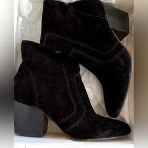 Trendy & versatile black booties